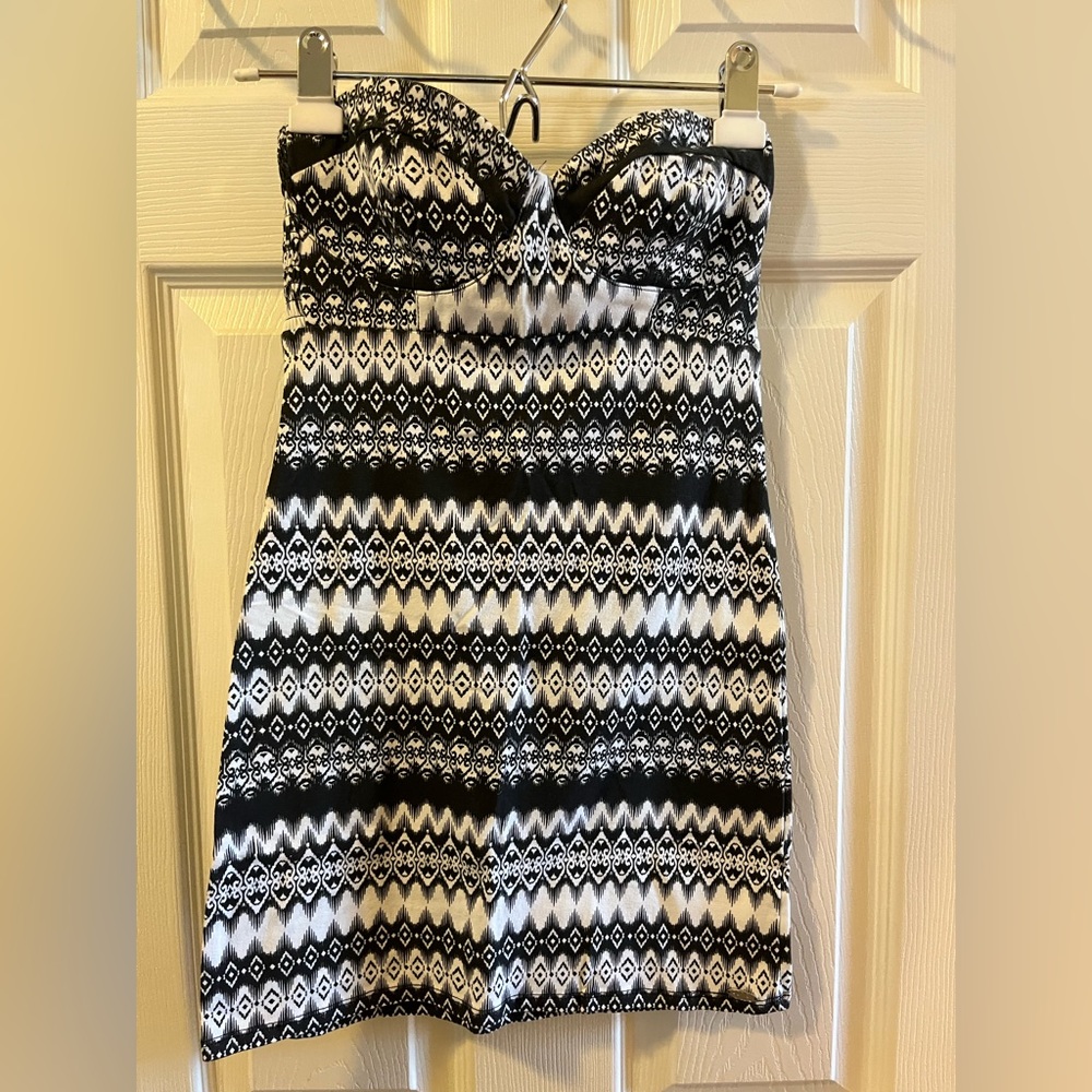 Rip curl strapless stretch dress.
